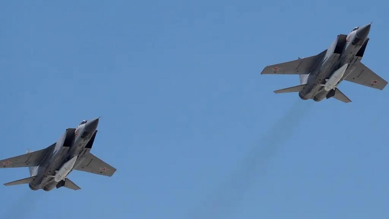 Rusya, Barents Deniz’nde ABD’ye ait 2 bombardıman uçağına savaş uçakları ile önleme yaptı